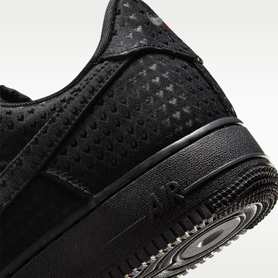 <p>Nike Airクッショニングとバスケットボール用ピボットサークルを備えたラバーアウトソールが、滑らかな動きと安定感を実現。アクティブなシーンにも対応。</p>