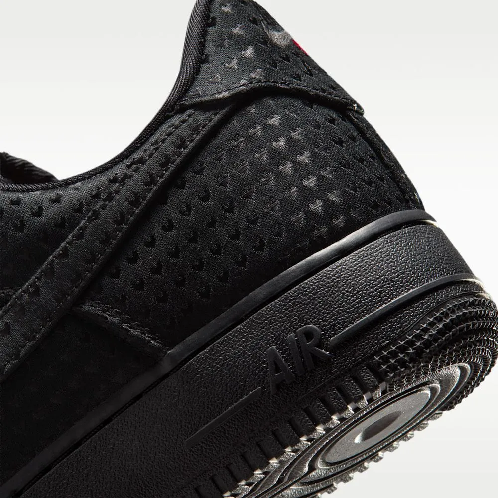 <p>Nike Airクッショニングとバスケットボール用ピボットサークルを備えたラバーアウトソールが、滑らかな動きと安定感を実現。アクティブなシーンにも対応。</p>