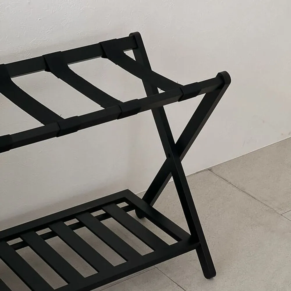 バンブーとポリエステルで作られており、軽量で持ち運びや移動も容易。幅約65cm・奥行約39cm・高さ約58cm、重量2.8kg。