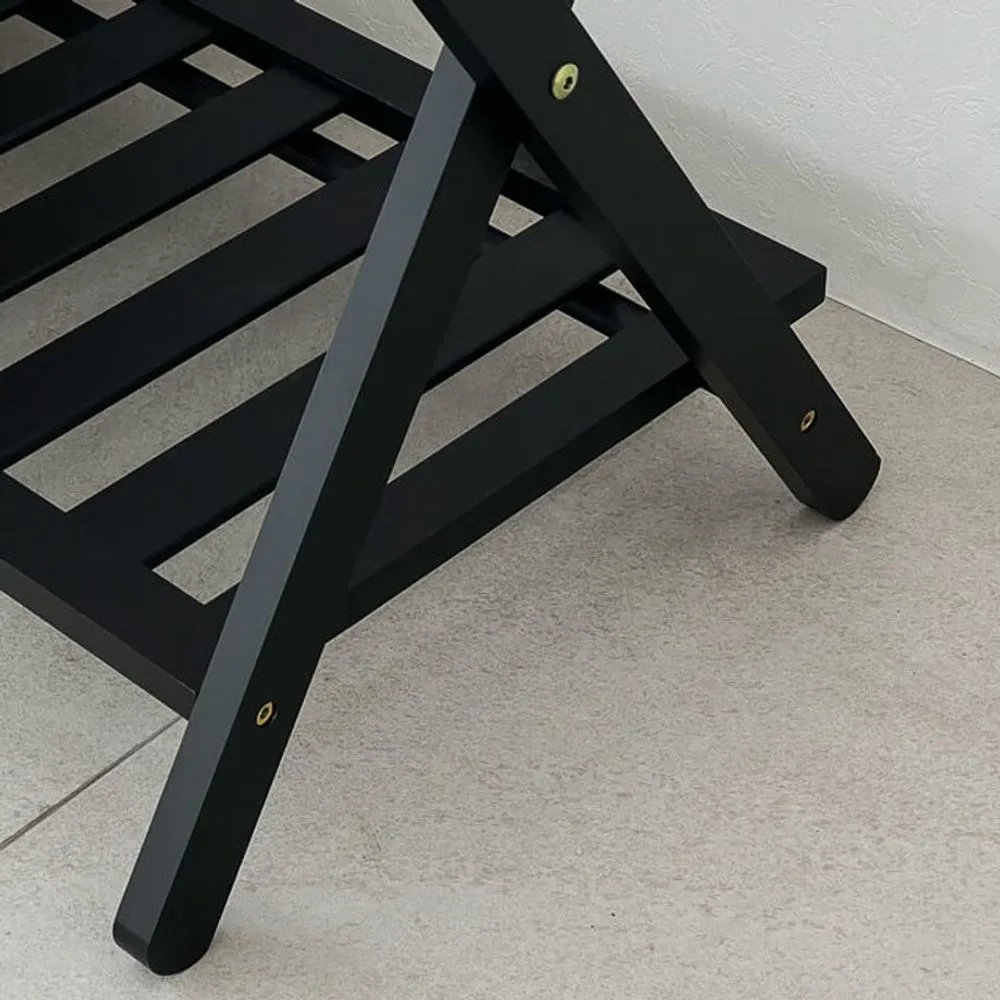 バンブーとポリエステルで作られており、軽量で持ち運びや移動も容易。幅約65cm・奥行約39cm・高さ約58cm、重量2.8kg。