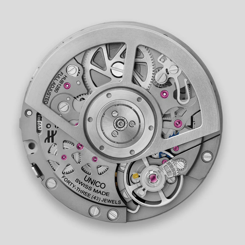 <p>自社製HUB1280 UNICOフライバッククロノグラフムーブメントを搭載。72時間のパワーリザーブと100m防水機能を備える仕様。</p>
