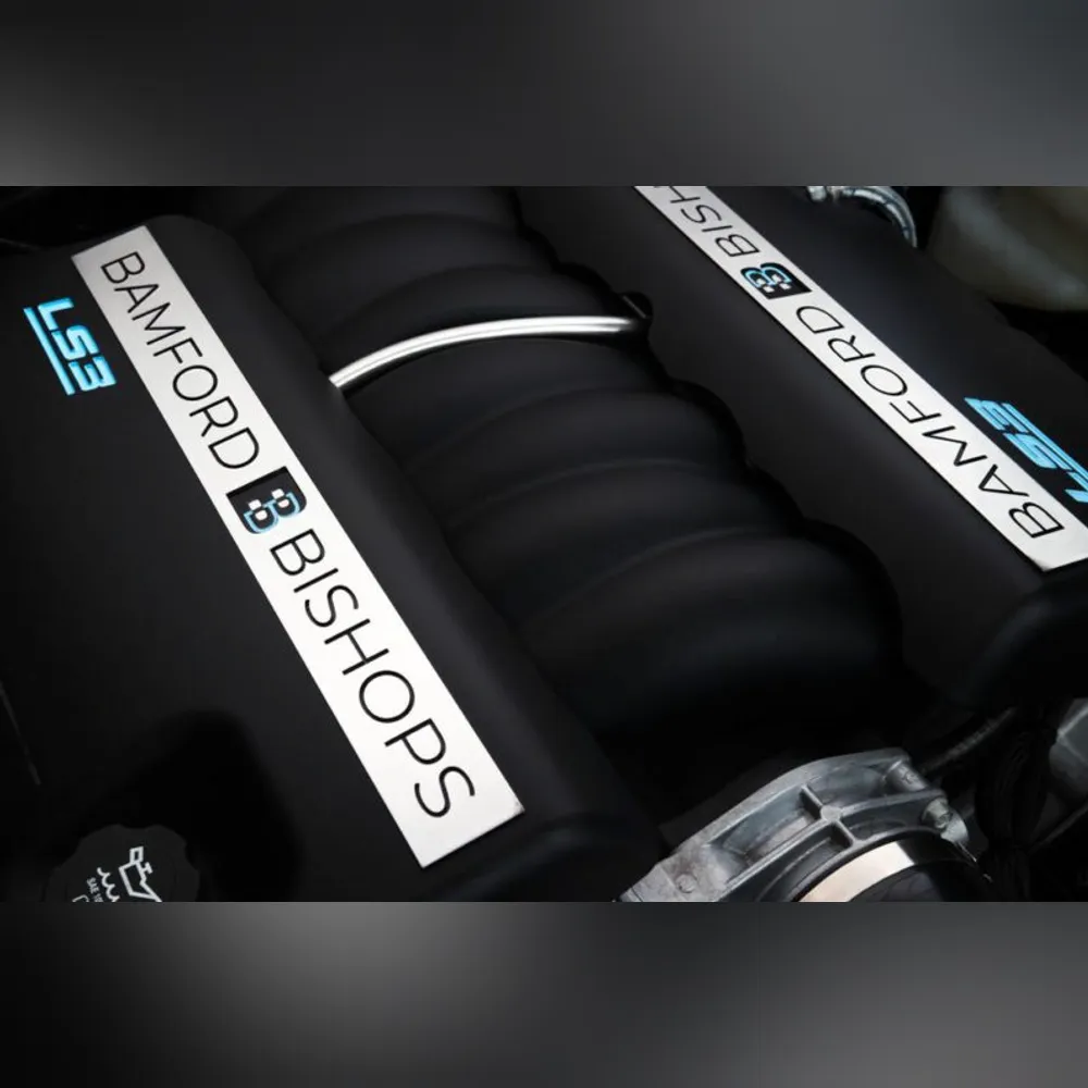 <p>シボレーLS3 V8エンジン搭載により470 BHPのパワーを発揮。6速オートマチックと常時4輪駆動に加え、電子制御ダンパー付きアップグレードサスペンションを採用。ハイパフォーマンスブレーキシステムとリミテッドスリップディファレンシャルによりドライビング性能が向上。</p>