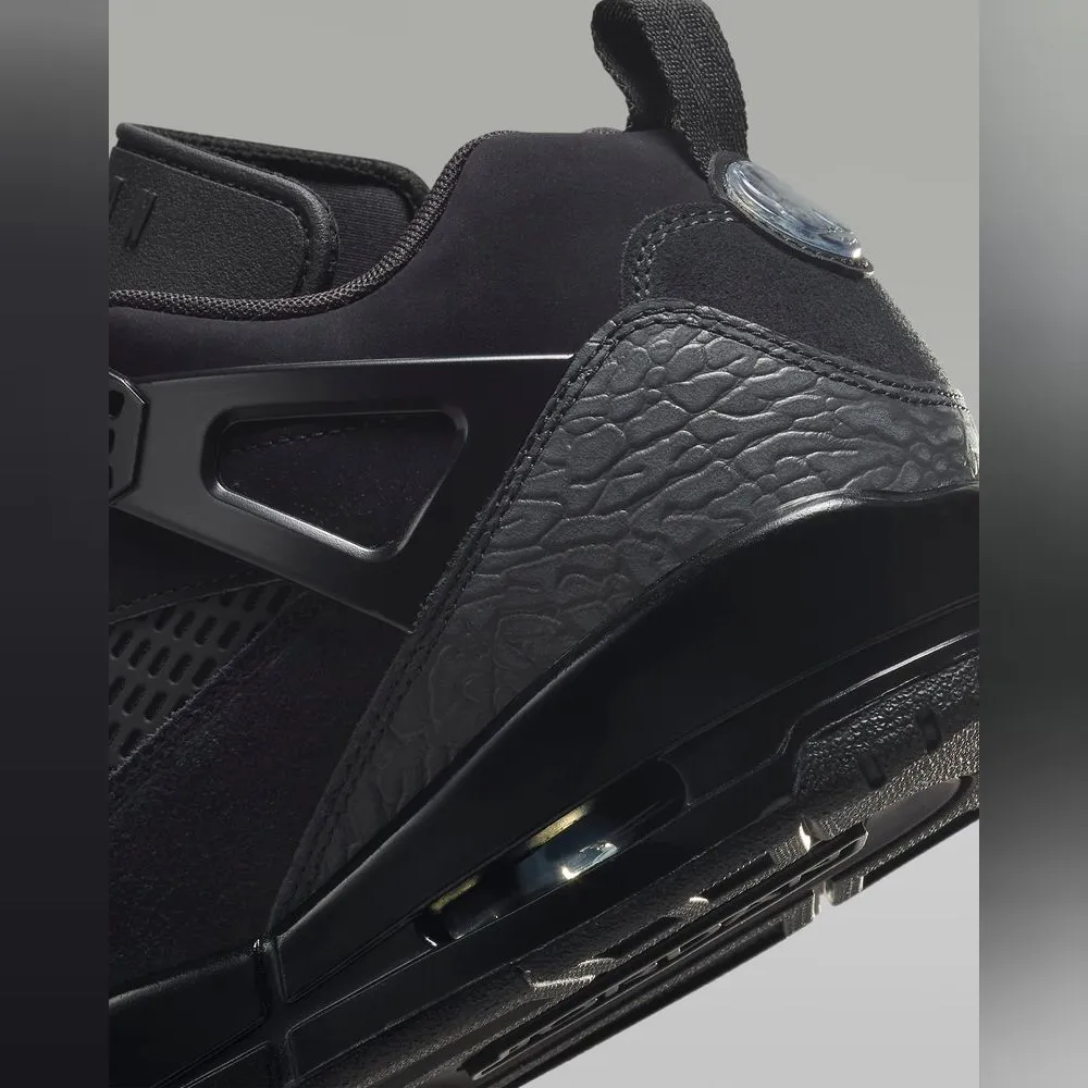 <p>Nike Airテクノロジーが衝撃を吸収し、歩行時の快適性を向上。</p>