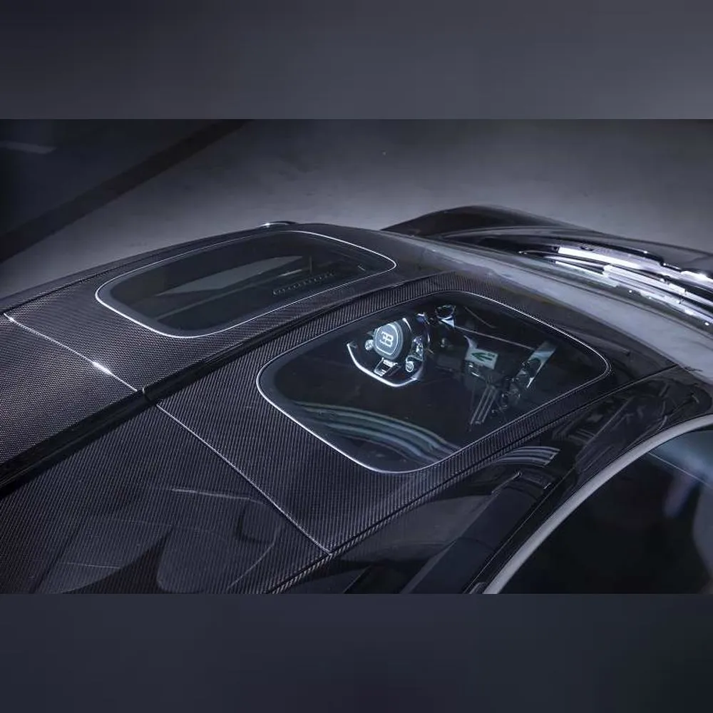 <p>8.0L W16エンジン搭載、最高出力1500hp、0-100km/h加速2.5秒、最高速度420km/h。圧倒的なパフォーマンスを誇るハイパーカー。</p>