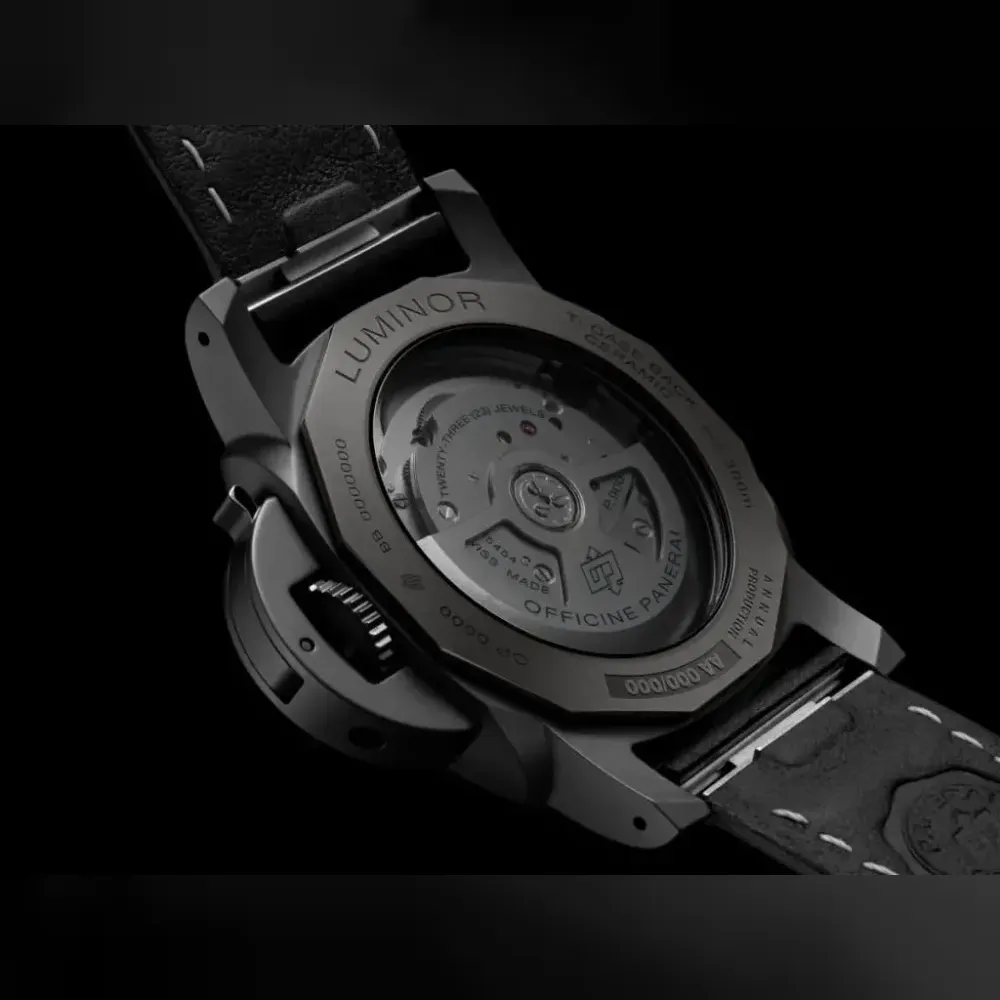 <p>3日間のパワーリザーブを備え、頻繁な巻き上げの手間を軽減。週末を挟んでも正確な時刻を維持。300メートルの防水性能により、水泳やシュノーケリングなどのウォータースポーツにも対応。</p>